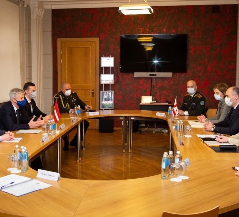 ჯუანშერ ბურჭულაძე ლატვიელ კოლეგას შეხვდა