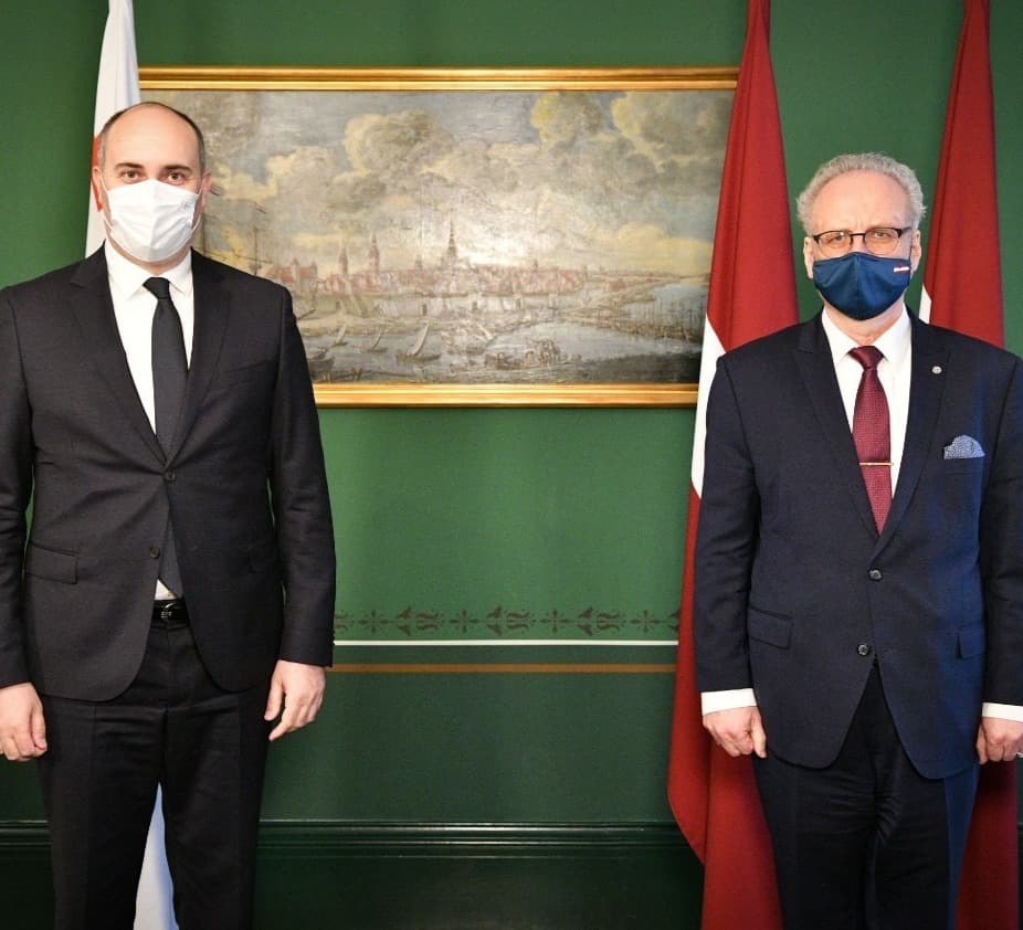 Frontnews image description