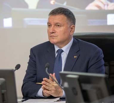 The mad dog is at our gates again.” Avakov urged veterans of volunteers to be ready in case of an invasion of the Russian Federation