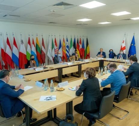 Frontnews image description