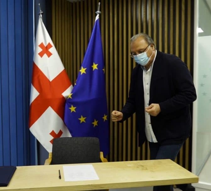 გრიგოლ ვაშაძემ შარლ მიშელის დოკუმენტს ხელი მოაწერა