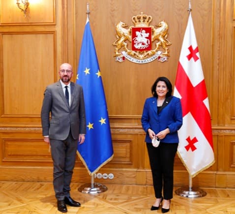 Frontnews image description