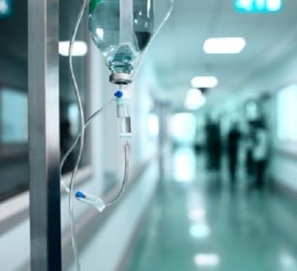 ქუთაისში, კლინიკის მეხუთე სართულიდან კოვიდინფიცირებული მამაკაცი გადახტა