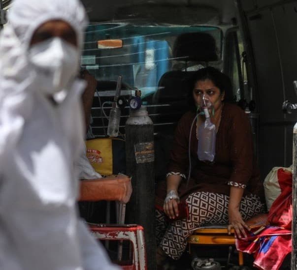 India sets global record for new cases amid oxygen shortage