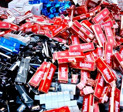 დიდი ოდენობით აქციზური საქონლის აქციზური მარკის გარეშე შენახვის ფაქტზე სამი პირი დააკავეს