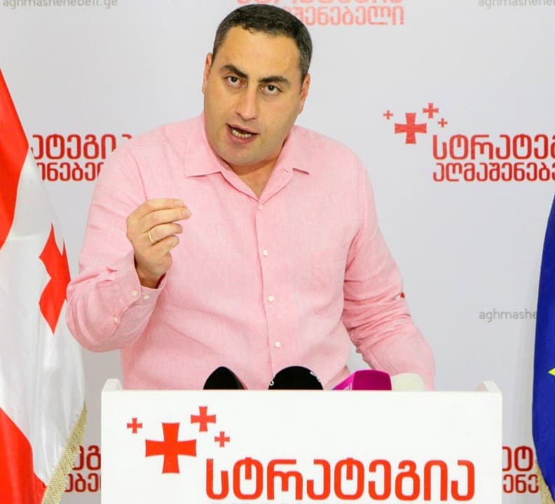 “გმობენ ამნისტიას და თან ელოდებიან მის მიღებას, რომ შებობღდნენ პარლამენტში”