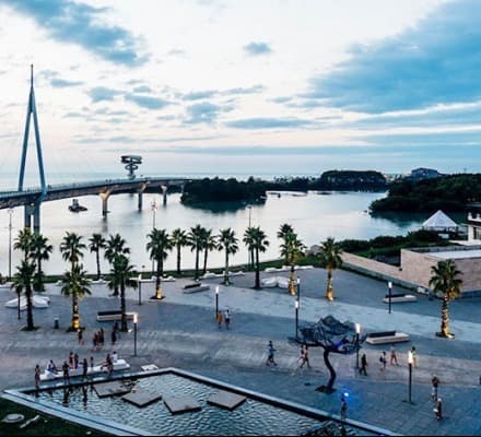 Frontnews image description