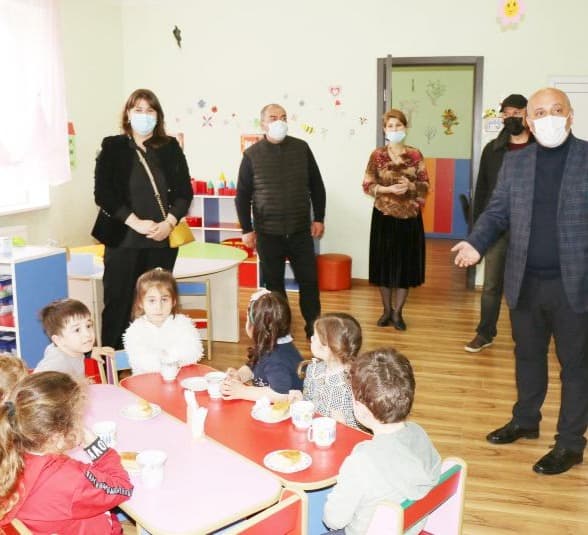 ბორჯომში 11 საბავშვო ბაღს საკანცელარიო ნივთები გადასცეს