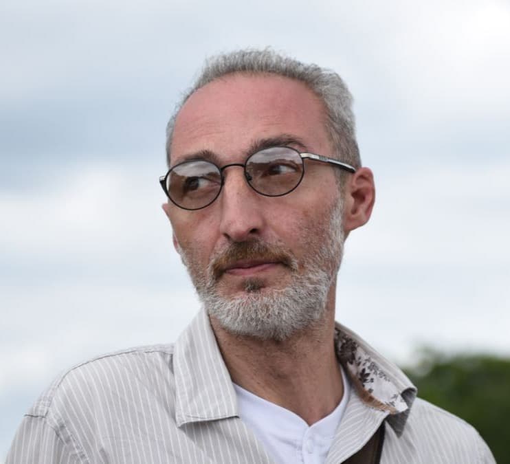 Frontnews image description