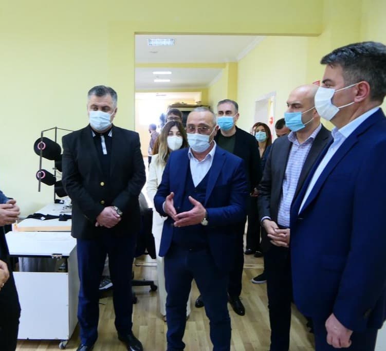 ფოთის თავისუფალ ინდუსტრიულ ზონაში სპორტული შლემების მწარმოებელი ქარხანა გაიხსნა