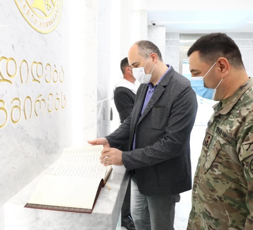 თავდაცვის სამინისტროს შენობაში გმირების უკვდავსაყოფად ხსოვნის წიგნი გაიხსნა