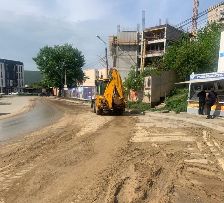 დიდ დიღომსა და სოფელ დიღომში სტიქიით გამოწვეული ზიანის სალიკვიდაციო სამუშაოები მიმდინარეობს