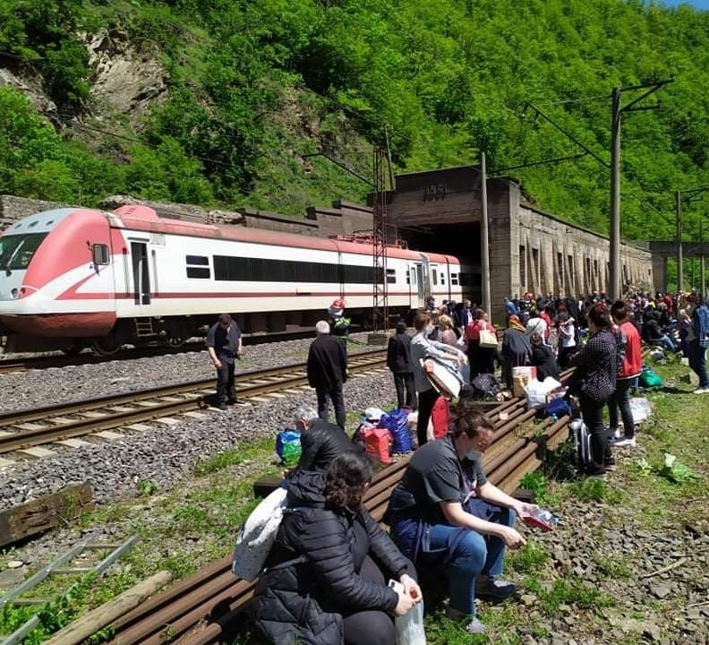 ზუგდიდი-თბილისის მატარებლის მეოთხე ვაგონი ლიანდაგიდან გადავიდა