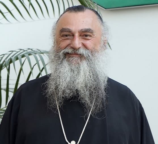 “წინასწარ მინდა გაგაფრთხილოთ, რომ ხვალ წმინდა გიორგის ტაძრებში და მონასტრებში იქნებიან ნასვამი სასულიერო პირები”