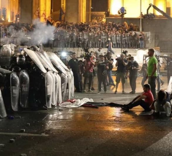 Frontnews image description