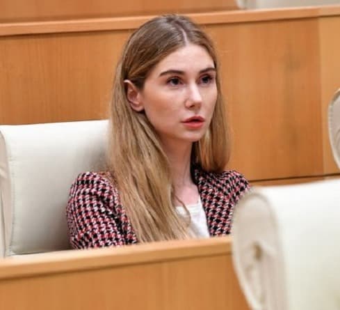 “ვფიქრობ, ქალბატონი ზურაბიშვილი პირველ ნაბიჯებს დგამს ასე თუ ისე პრეზიდენტის როლის განხორციელებაში”