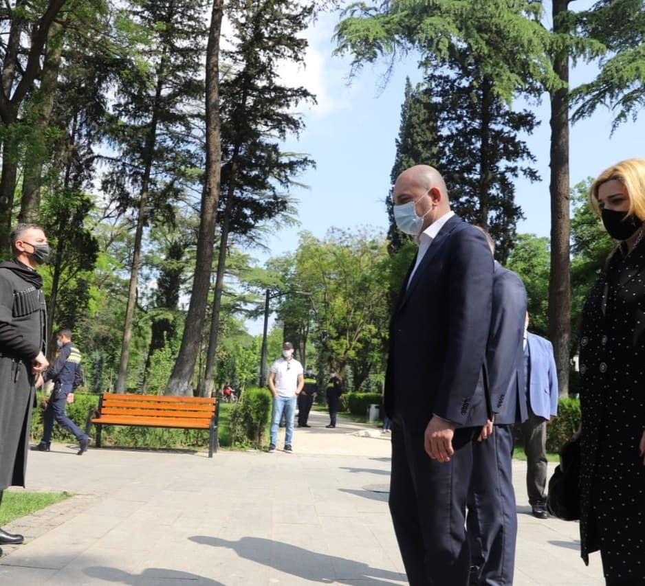 Frontnews image description