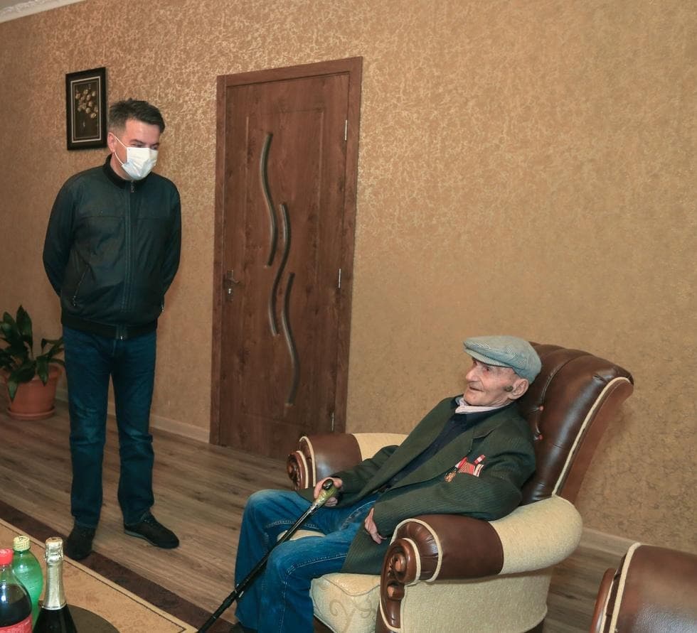 მალხაზ თორიამ მეორე მსოფლიო ომის მონაწილე კარლო ლაგვილავას ფაშიზმზე გამარჯვების დღე მიულოცა