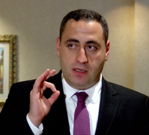 “მქონდა მასთან სატელეფონო საუბარი, საზღვარგარეთ მივფირინავ, როგორც კი ჩამოვალ, შევხვდებით”