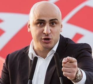 “ეს არის არც კომენტარი, არც შეფასება, არც მწვავე კრიტიკა, წყევლაა ჩვეულებრივი, ვურჩევდი, საკუთარ თავზე კონტროლი არ დაკარგოს”