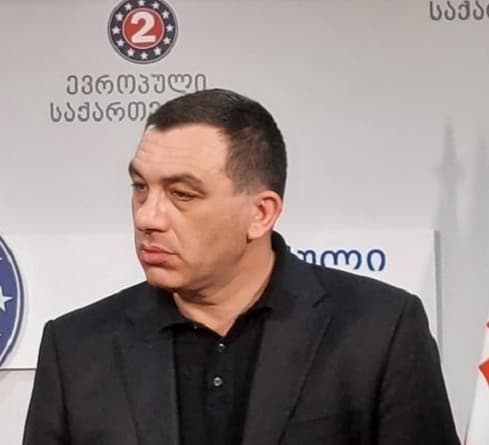 “თუ გამოასწორებს თავის საქციელს და დატოვებს პარლამენტს, ეს იქნება წესიერი საქციელი”