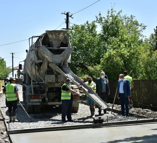 სოფელ საყულიაში ბეტონის გზის დაგების პროცესი მიმდინარეობს