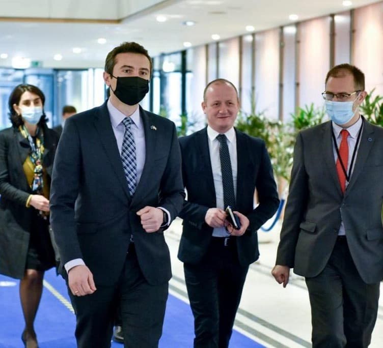 Frontnews image description