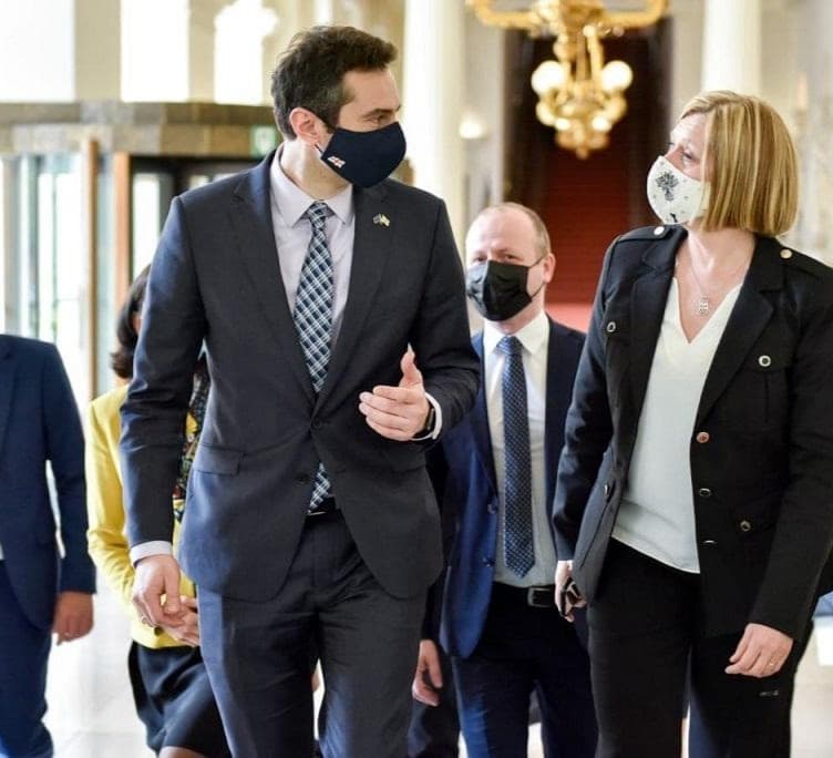 Frontnews image description