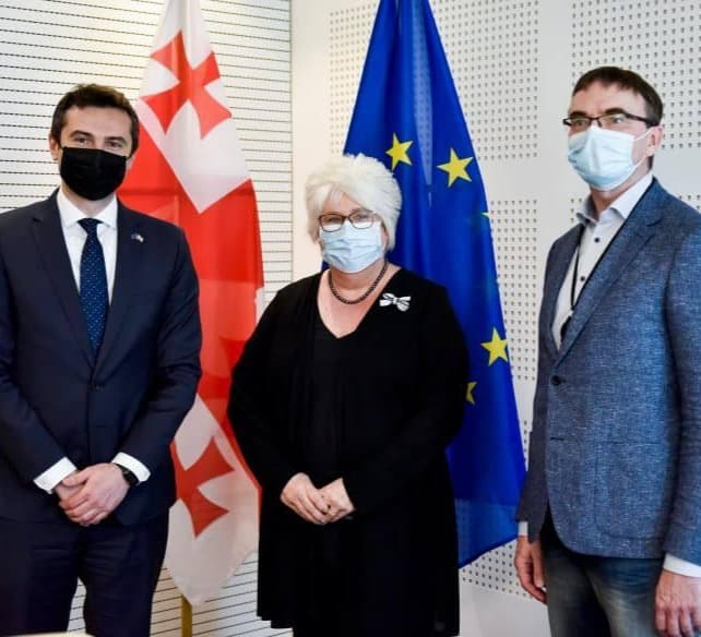 Frontnews image description