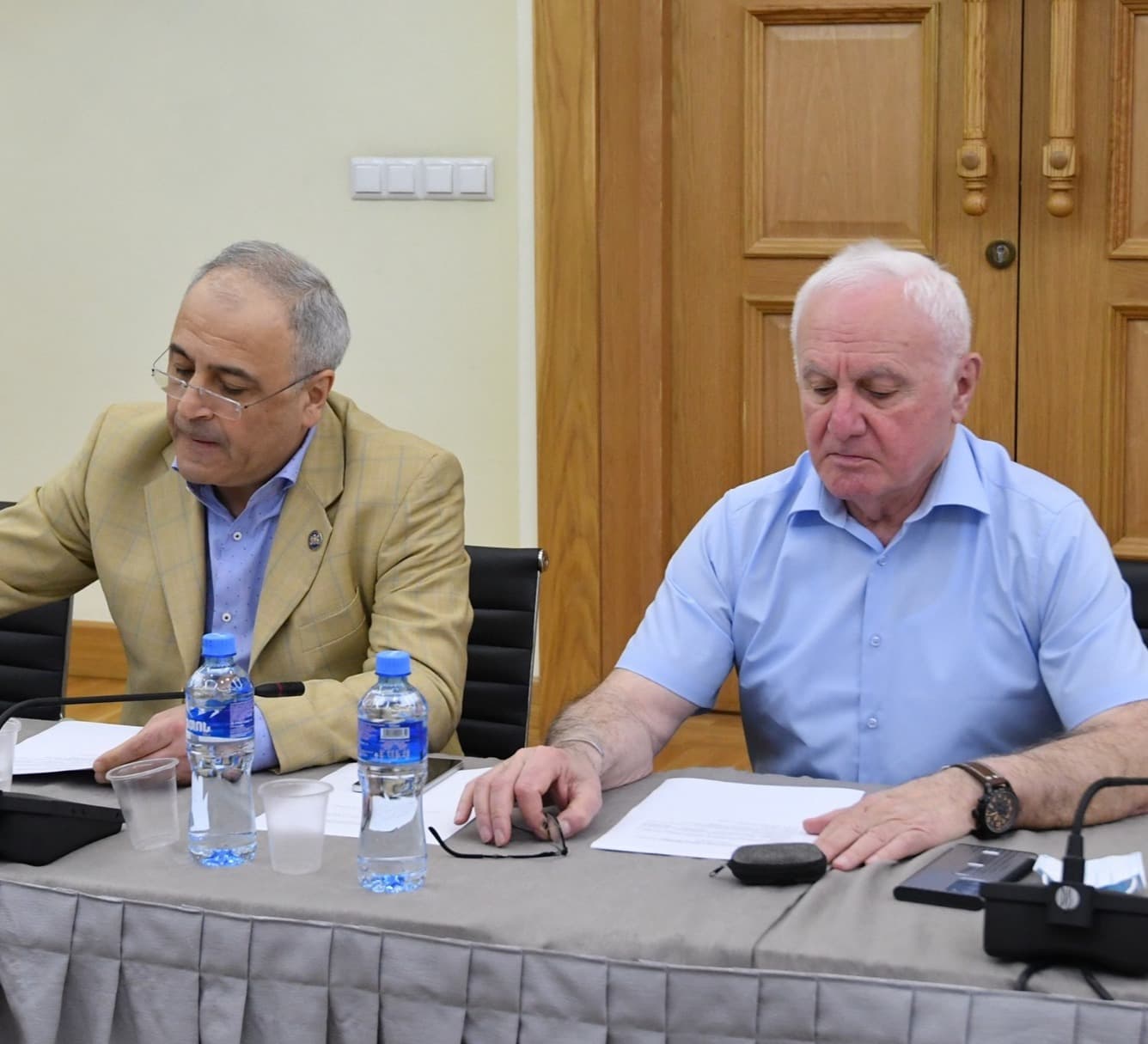 Frontnews image description