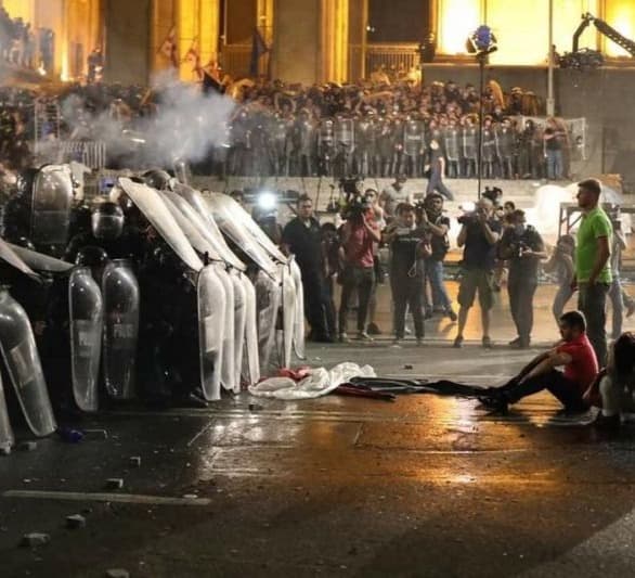 Frontnews image description