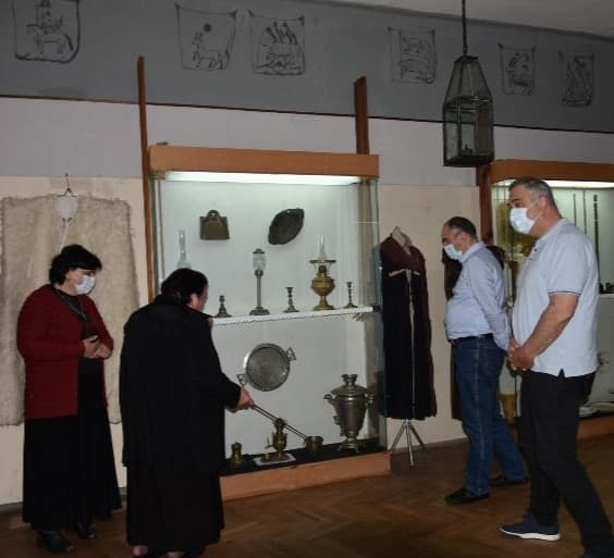 Frontnews image description