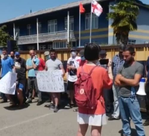 ოზურგეთში ფქვილის მწარმოებელი ქარხნის თანამშრომლების პროტესტი გრძელდება
