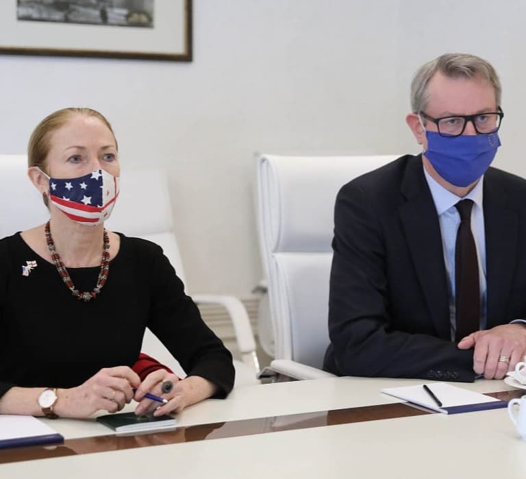 Frontnews image description