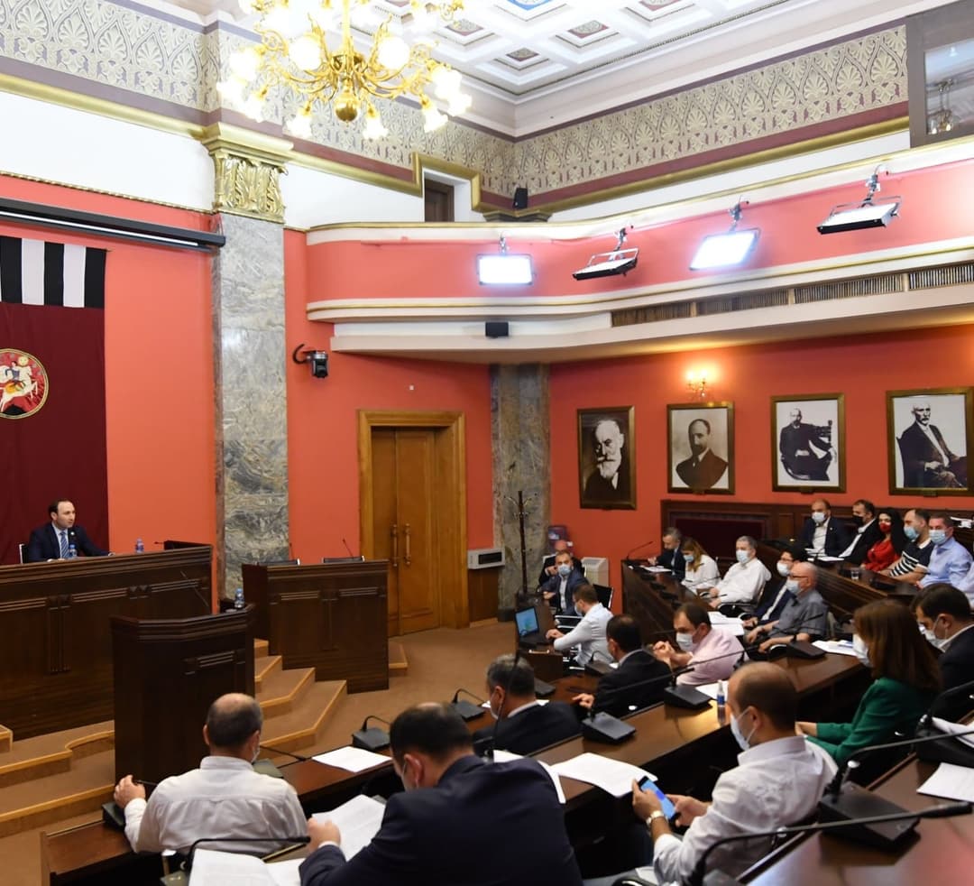 პარლამენტის იურიდიულ საკითხთა კომიტეტმა საარჩევნო კოდექსთან დაკავშირებულ ცვლილებებს მხარი დაუჭირა