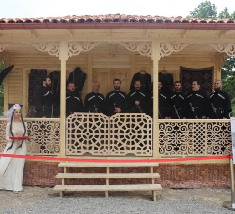 თბილისის ილორის წმინდა გიორგის სახელობის ეკლესიის ეზოში აფხაზეთის ისტორიული ტრადიციების სახლი გაიხსნა