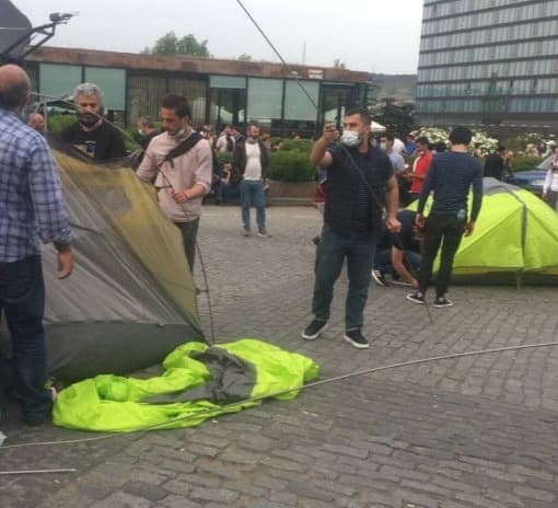 ნამოხვანჰესის მოწინააღმდეგეები ღამეს რესპუბლიკის მოედანზე გაათენებენ