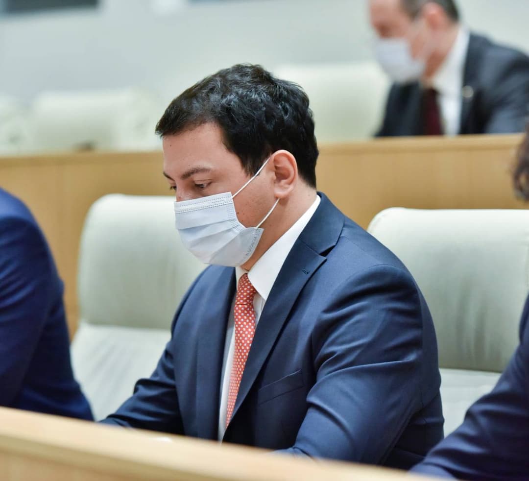 “ულტიმატუმებით და კატეგორიულად საუბარი არ არის ის ფორმა, რომელიც დემოკრატიულ საზოგადოებაში უნდა არსებობდეს”