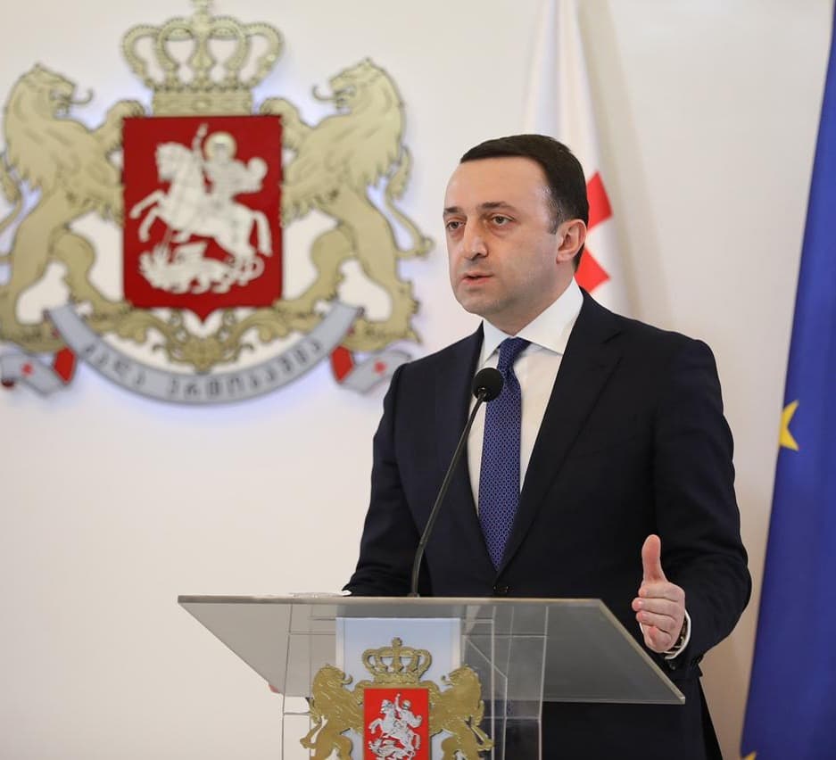 “ჩვენი ექიმები, გმირი პოლიციელები, გმირი სამხედროები, მასწავლებლები, ყველა ვინც აძლიერებს ქვეყანას, საფუძველს უყრის მის უკეთეს ხვალინდელ დღეს”