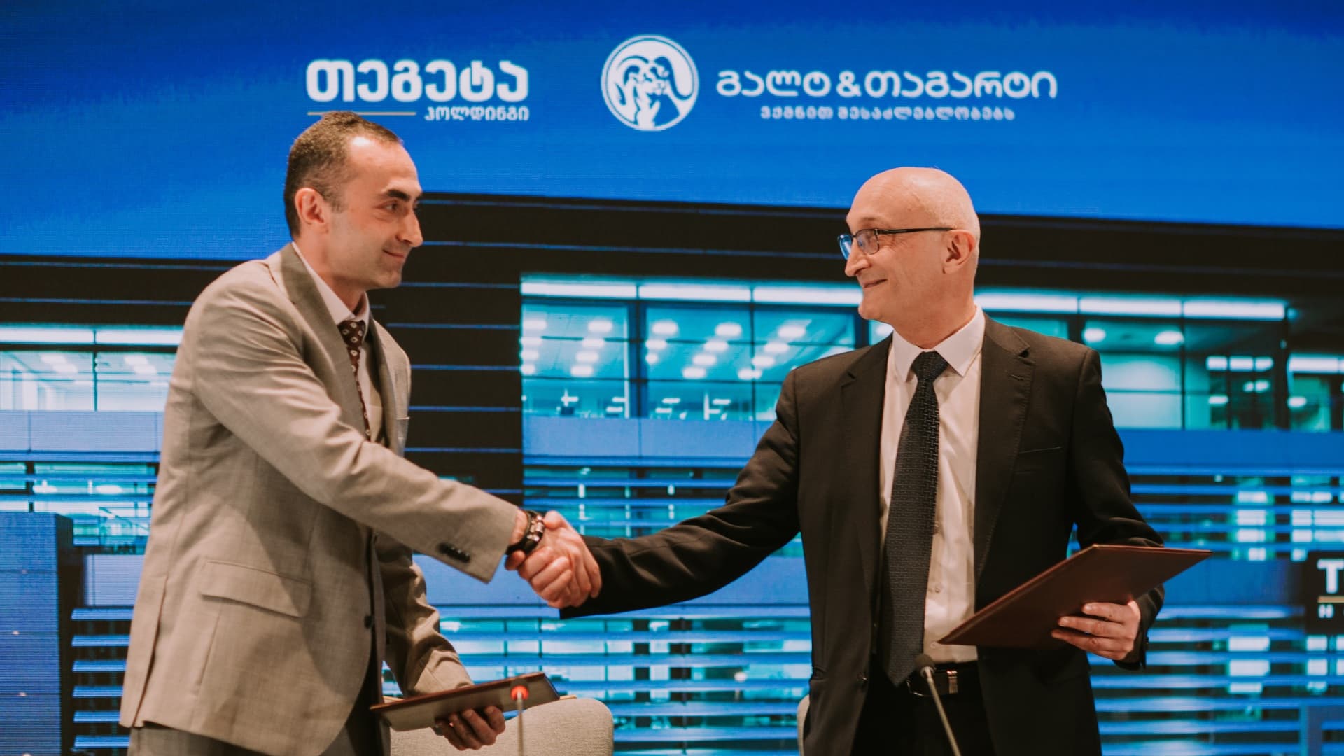 Frontnews image description