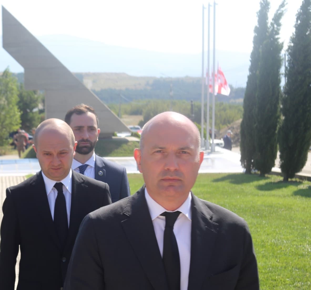 Frontnews image description