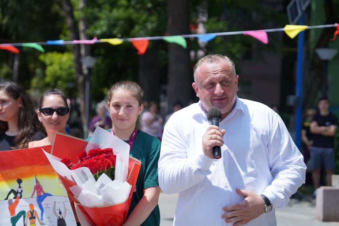 ევროპის პირველ ჩემპიონ ქართველ ქალს თავისუფალ ჭიდაობაში მირანდა კაპანაძეს, მშობლიურ ჭიათურაში საზეიმო დახვედრა მოუწყვეს