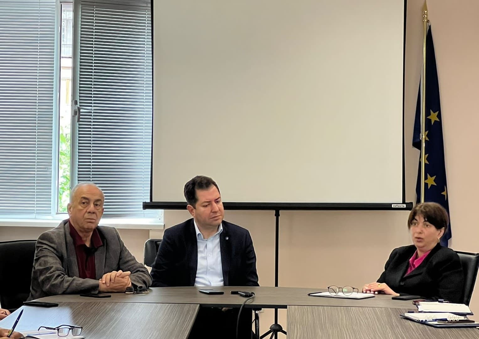 Frontnews image description