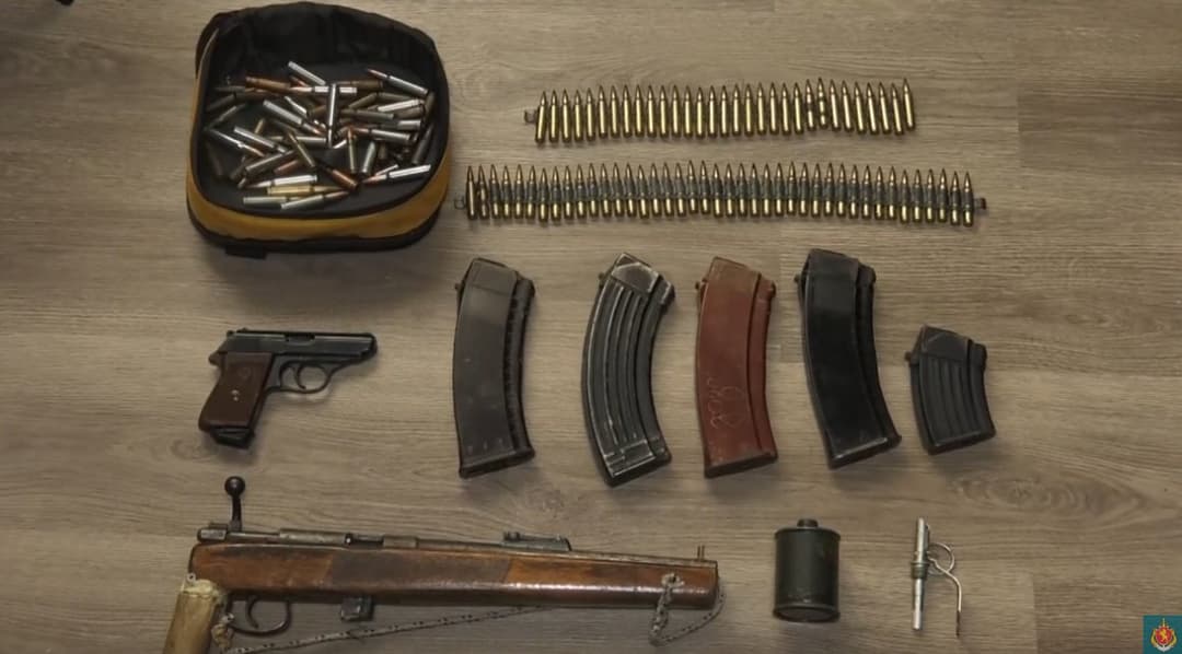 პოლიციამ თბილისსა და რეგიონებში უკანონო ცეცხლსასროლი იარაღები და საბრძოლო მასალა ამოიღო
