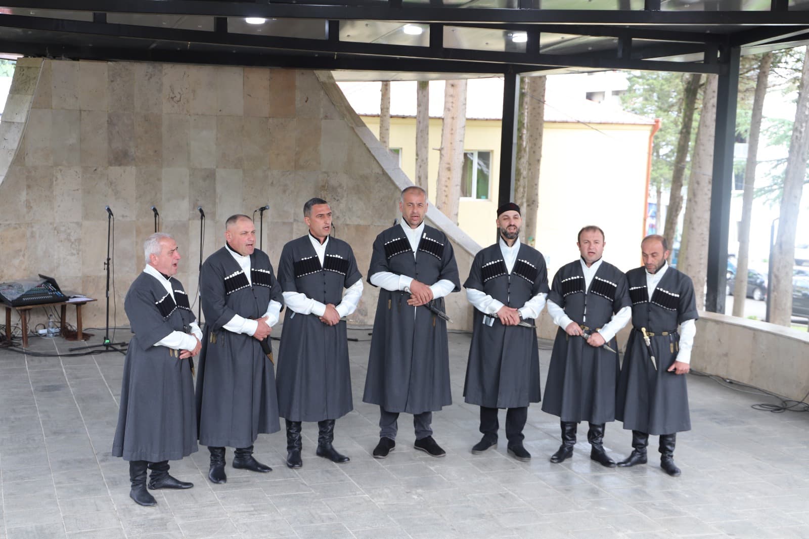 Frontnews image description