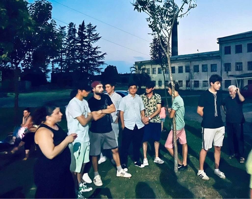 ნანა გაბელიამ ზუგდიდში მცხოვრებ დევნილ მოზარდებს ახალგაზრდული პროგრამები გააცნო