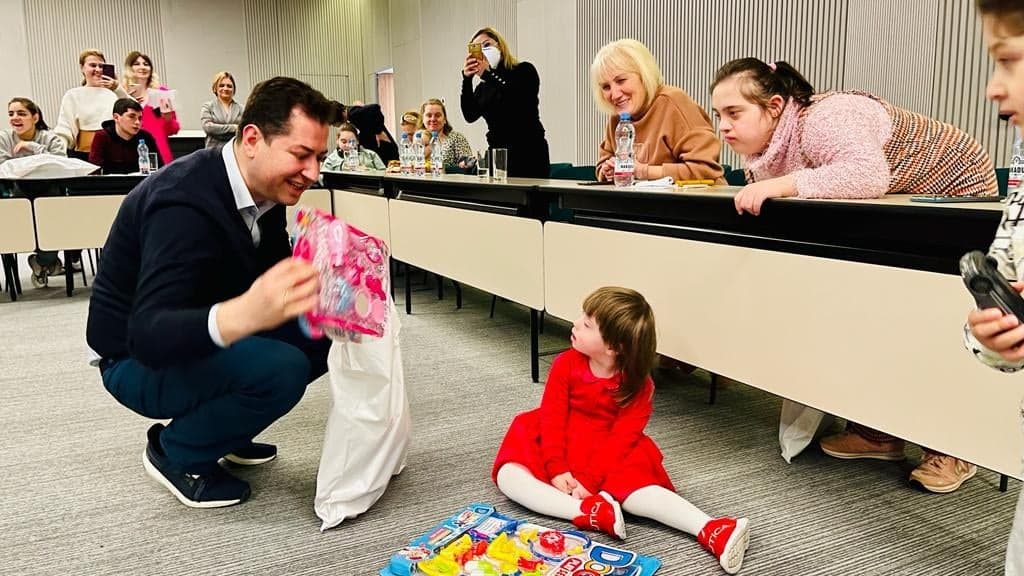 Frontnews image description