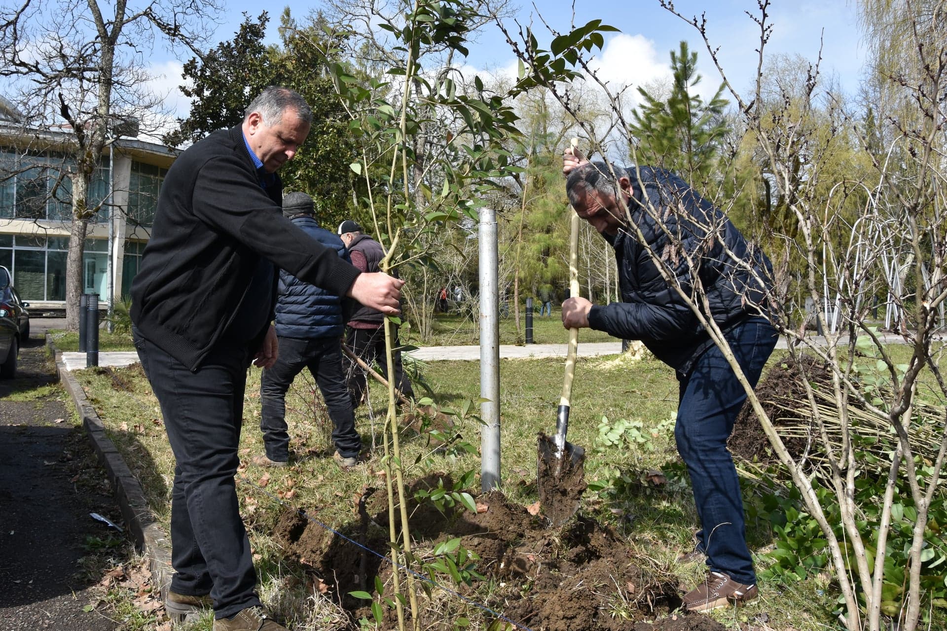 Frontnews image description