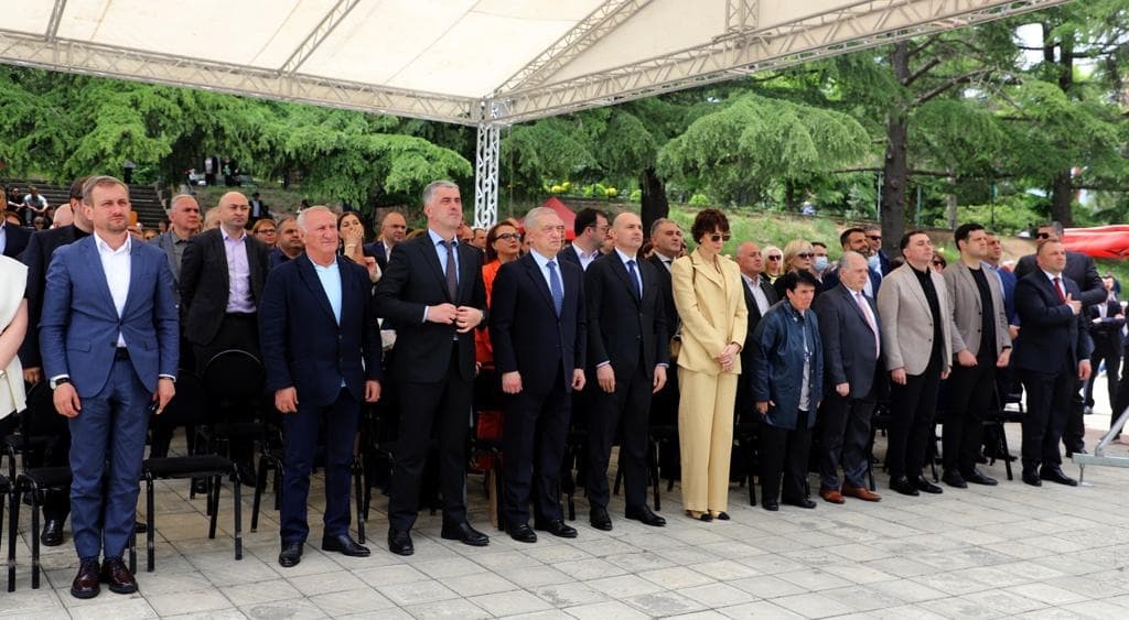 Frontnews image description