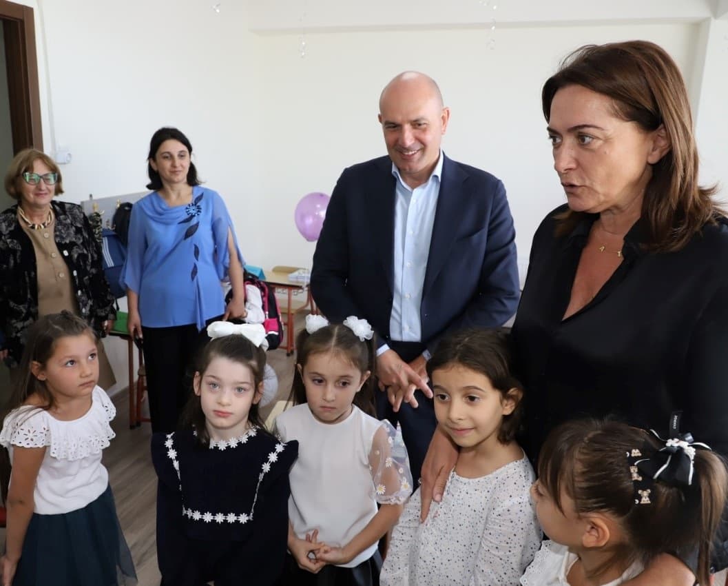 რუსლან აბაშიძემ აფხაზეთის საჯარო სკოლის მოსწავლეებს ახალი სასწავლო წლის დაწყება მიულოცა